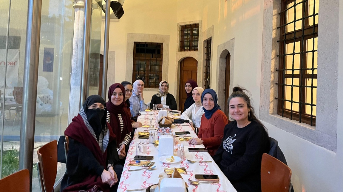  ÖNDER Gençlik Beşirağa Medresesinde kıymetli öğretmenlerimizle iftar sofrasında buluştuk. 