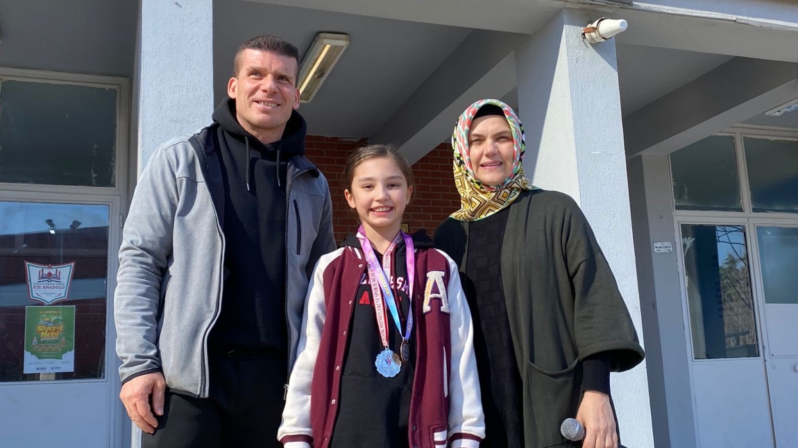 Öğrencimiz İra Bermuradov Ritmik Cimnastik branşında ortaokullar arasında İstanbul ÜÇÜNCÜSÜ olmuştur.