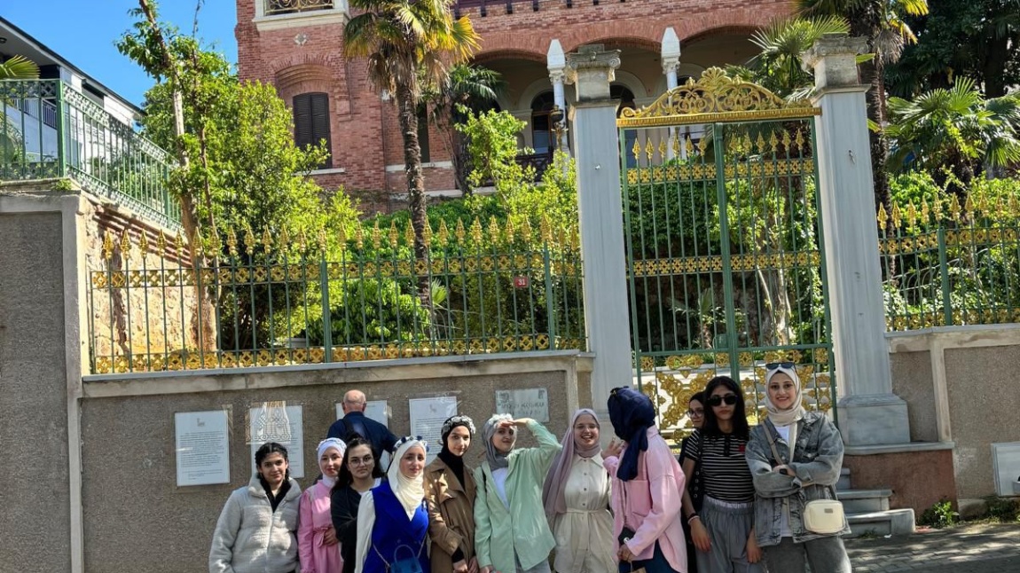 10. sınıf öğrencilerimiz ile birlikte İstanbul’un adalarından biri olan Büyükada’ya kültürel bir gezi gerçekleştirdik.