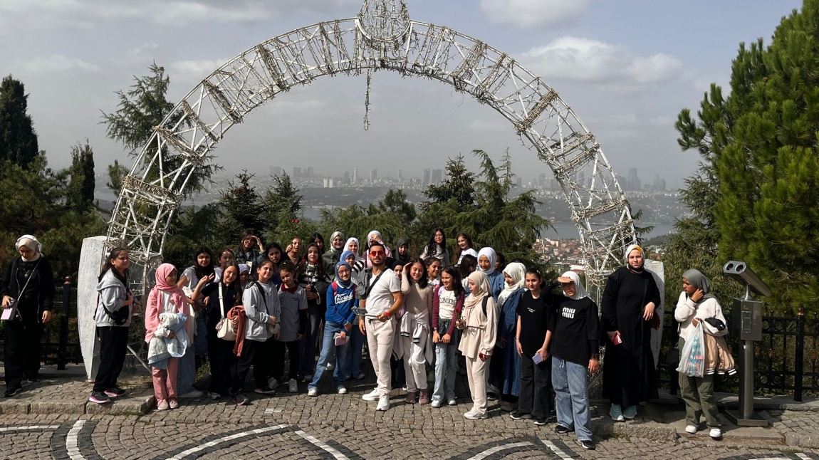 Okulumuz öğrencileri ile Kız Kulesi, Çamlıca Tepesi ve Adile Sultan Kasrı'nı ziyaret ettik. 